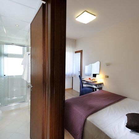 Hotel Eros Lignano Sabbiadoro Eksteriør bilde