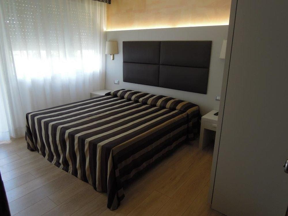 Hotel Eros Lignano Sabbiadoro Eksteriør bilde