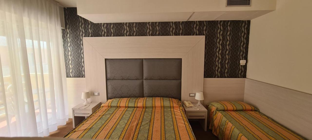 Hotel Eros Lignano Sabbiadoro Eksteriør bilde