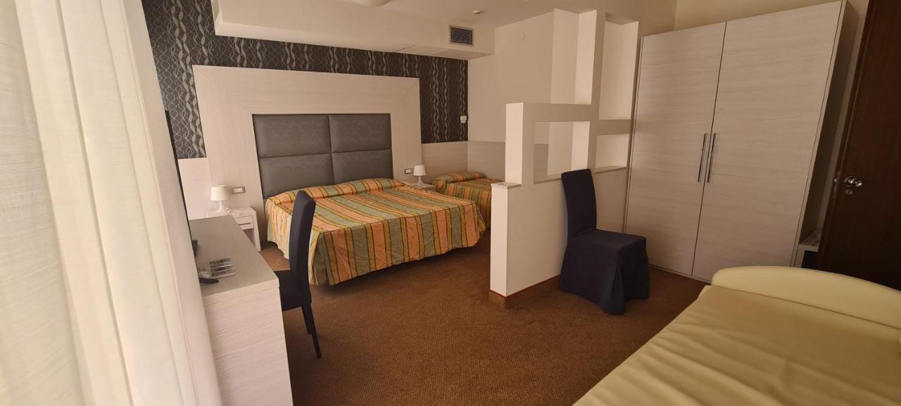 Hotel Eros Lignano Sabbiadoro Eksteriør bilde