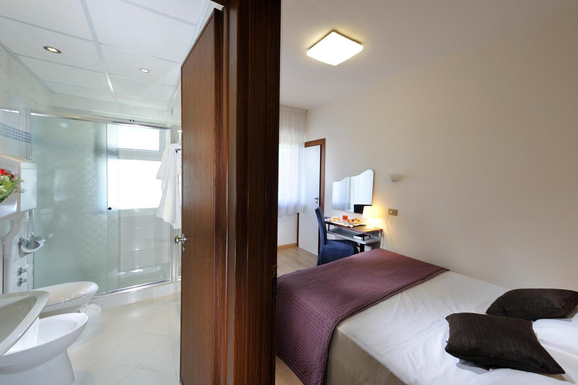Hotel Eros Lignano Sabbiadoro Eksteriør bilde