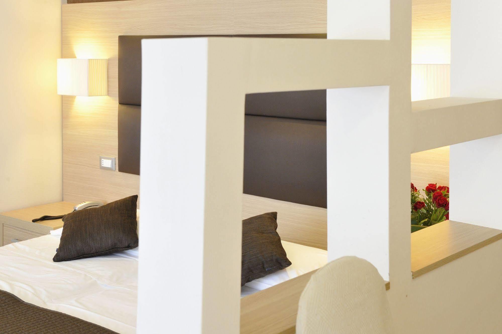 Hotel Eros Lignano Sabbiadoro Eksteriør bilde
