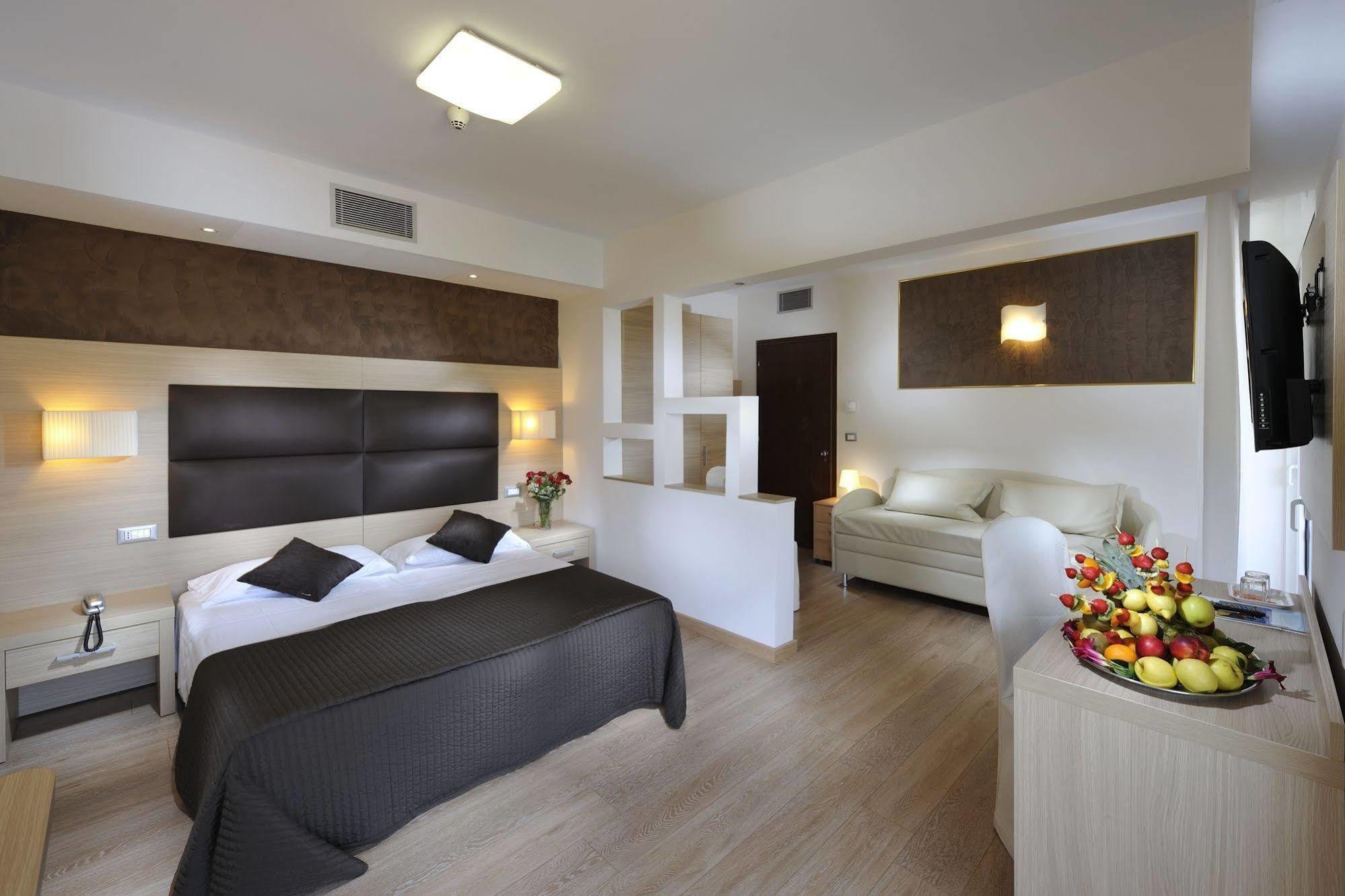 Hotel Eros Lignano Sabbiadoro Eksteriør bilde
